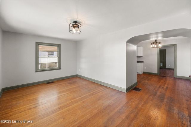 36 E College St, New Castle, KY 40050