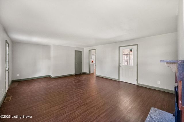 36 E College St, New Castle, KY 40050