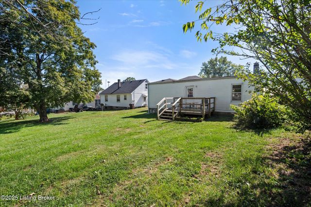 36 E College St, New Castle, KY 40050