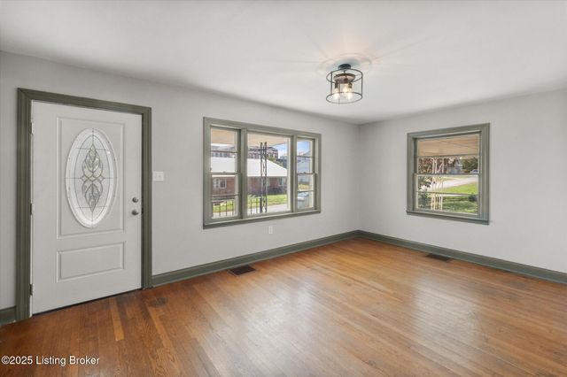 36 E College St, New Castle, KY 40050