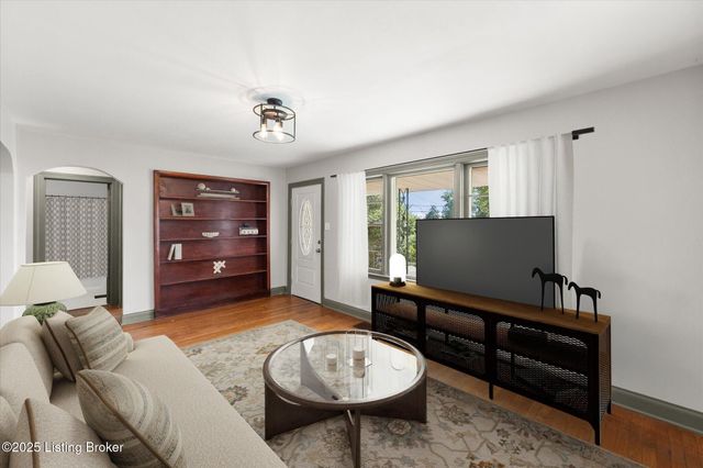 36 E College St, New Castle, KY 40050