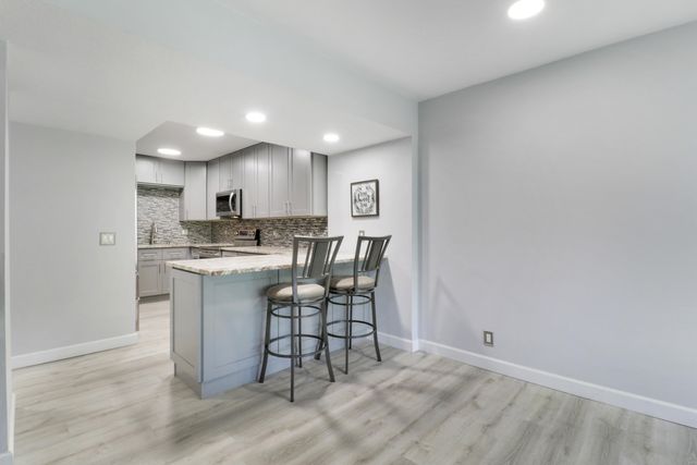 384 Golfview Road D, North Palm Beach, FL 33408