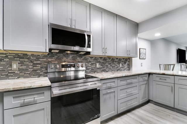 384 Golfview Road D, North Palm Beach, FL 33408