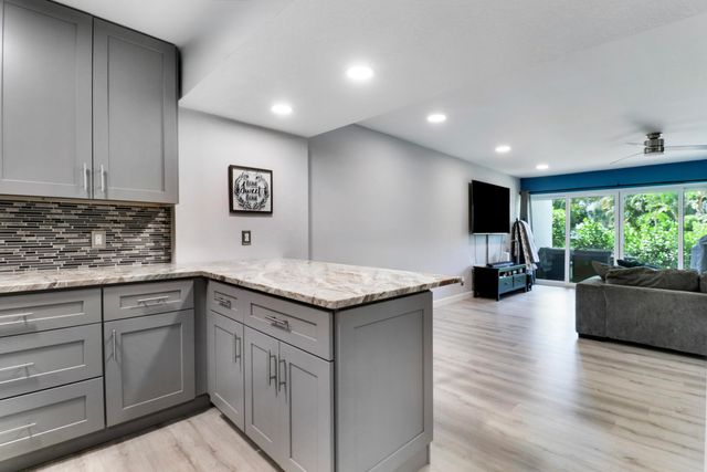 384 Golfview Road D, North Palm Beach, FL 33408