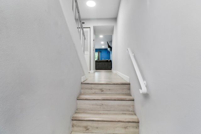 384 Golfview Road D, North Palm Beach, FL 33408