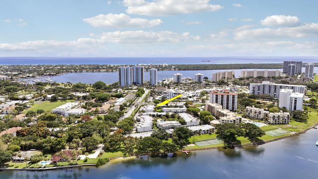 384 Golfview Road D, North Palm Beach, FL 33408