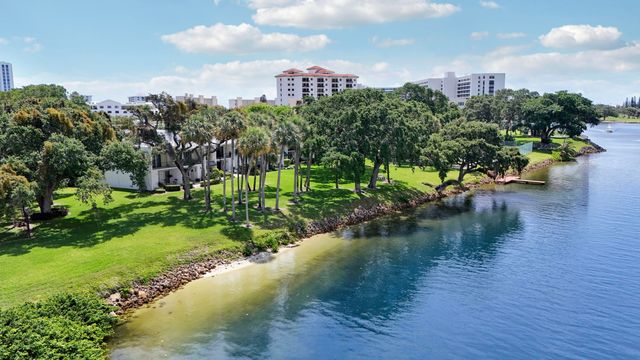 384 Golfview Road D, North Palm Beach, FL 33408