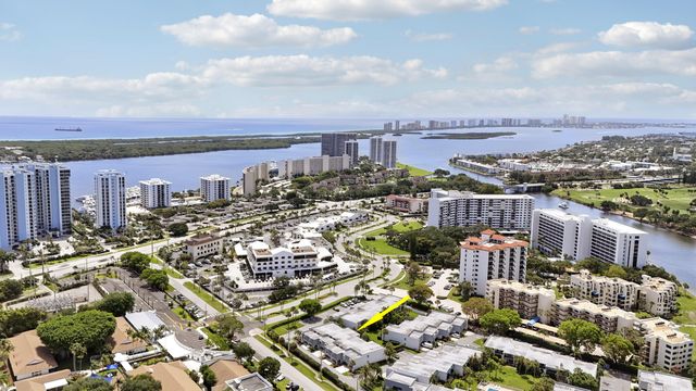 384 Golfview Road D, North Palm Beach, FL 33408
