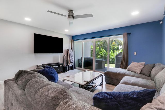 384 Golfview Road D, North Palm Beach, FL 33408