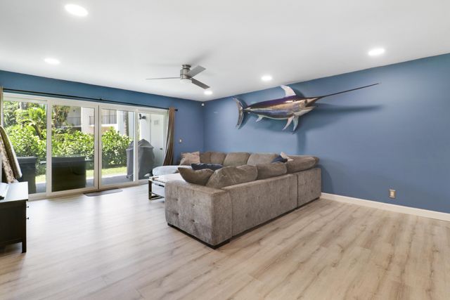 384 Golfview Road D, North Palm Beach, FL 33408