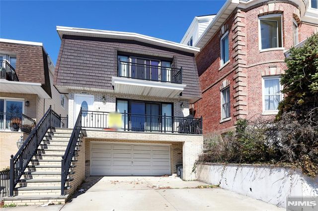 1021 JFK Blvd E, Weehawken, NJ 07086