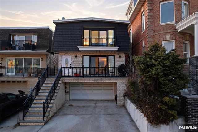 1021 JFK Blvd E, Weehawken, NJ 07086