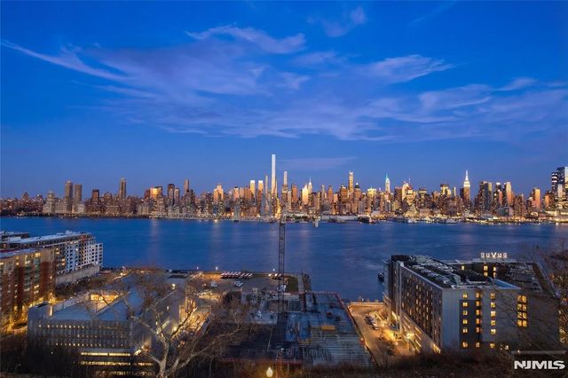 1021 JFK Blvd E, Weehawken, NJ 07086