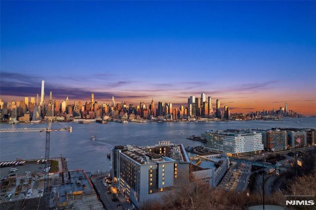 1021 JFK Blvd E, Weehawken, NJ 07086