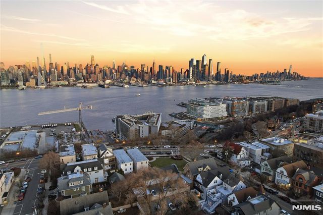 1021 JFK Blvd E, Weehawken, NJ 07086