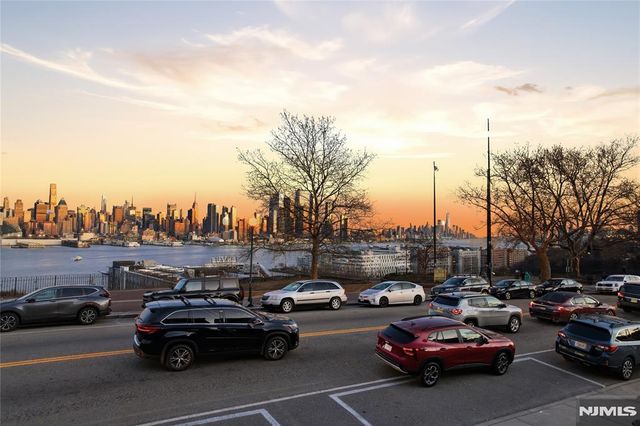 1021 JFK Blvd E, Weehawken, NJ 07086