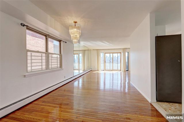 1021 JFK Blvd E, Weehawken, NJ 07086