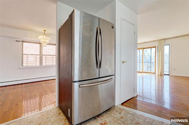 1021 JFK Blvd E, Weehawken, NJ 07086