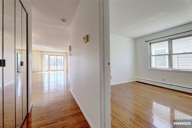 1021 JFK Blvd E, Weehawken, NJ 07086