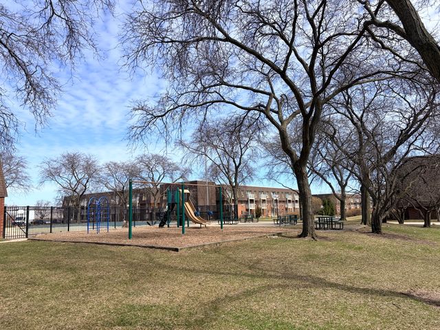 2 Villa Verde Drive 201, Buffalo Grove, IL 60089