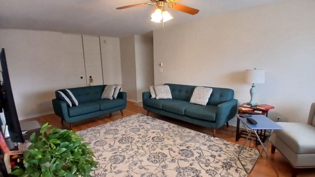 2 Villa Verde Drive 201, Buffalo Grove, IL 60089