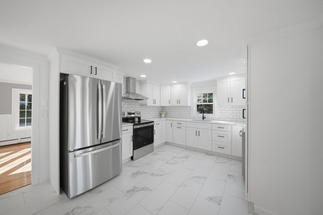 49 Vernon St, Haverhill, MA 01835