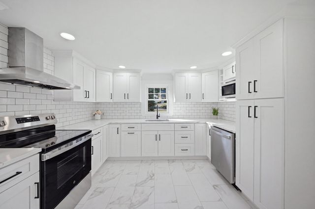 49 Vernon St, Haverhill, MA 01835