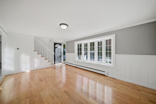 49 Vernon St, Haverhill, MA 01835