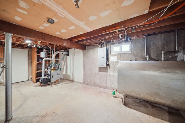 49 Vernon St, Haverhill, MA 01835