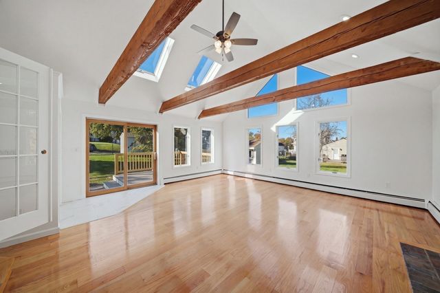 49 Vernon St, Haverhill, MA 01835