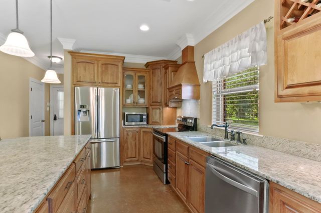 160 Samantha Dr, Thibodaux, LA 70301