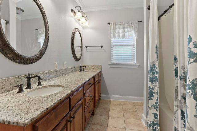 160 Samantha Dr, Thibodaux, LA 70301