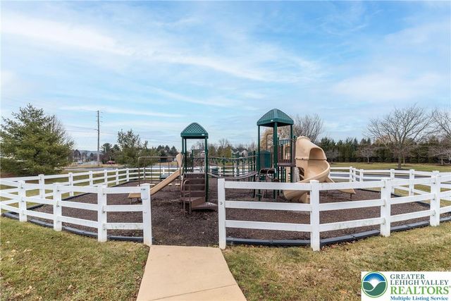 8428 Saylor Court, Upper Macungie Twp, PA 18031