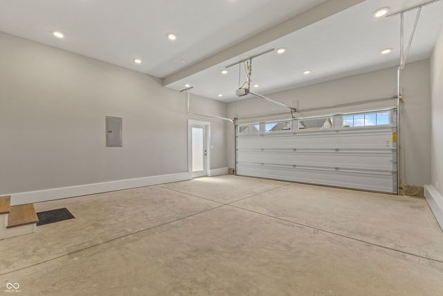 213 McNair Road, Whiteland, IN 46184
