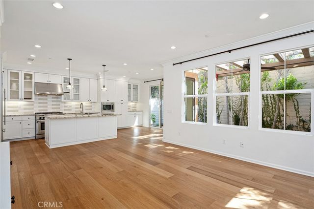 104 Working, Irvine, CA 92602