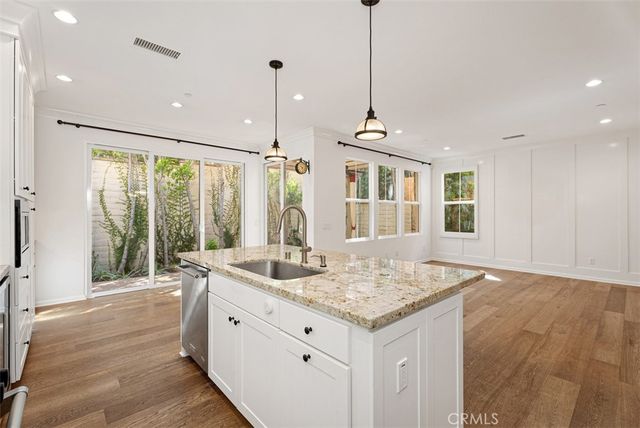 104 Working, Irvine, CA 92602