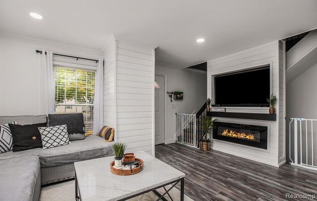 38568 Capetown Court, Clinton Charter Township, MI 48038