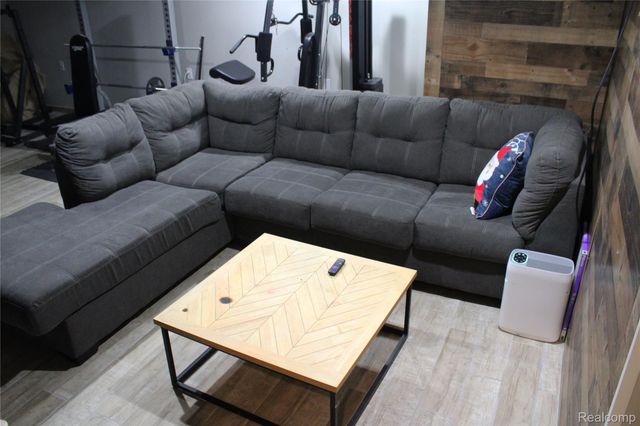 38568 Capetown Court, Clinton Charter Township, MI 48038