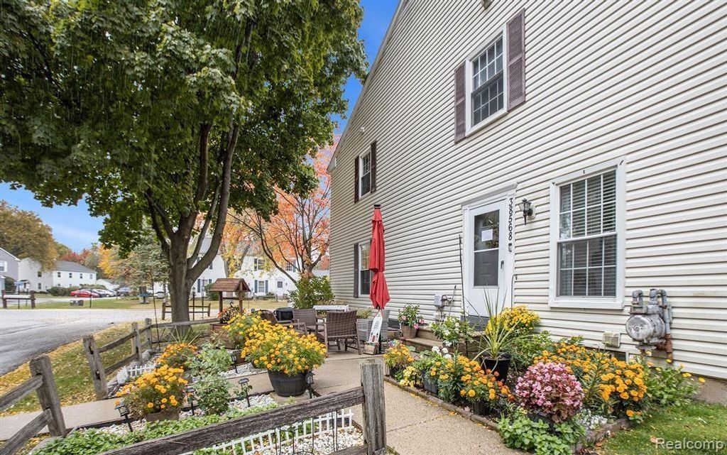 38568 Capetown Court, Clinton Charter Township, MI 48038