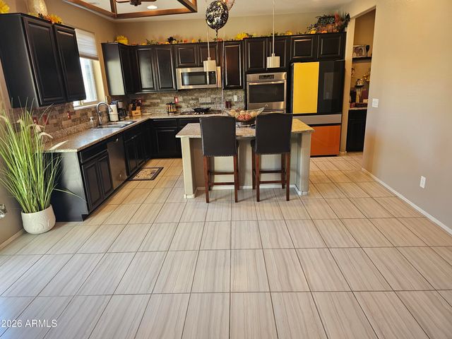 12209 W DAVIS Lane, Avondale, AZ 85323