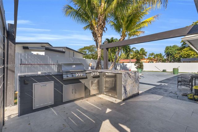 500 SW 64th Pkwy, Pembroke Pines, FL 33023