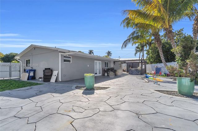 500 SW 64th Pkwy, Pembroke Pines, FL 33023