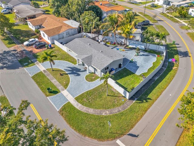 500 SW 64th Pkwy, Pembroke Pines, FL 33023