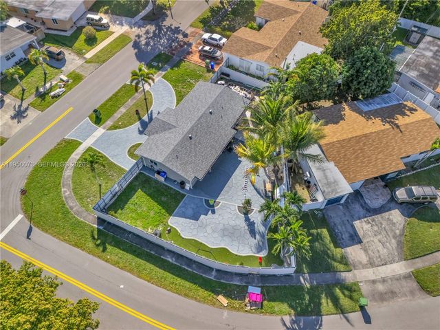 500 SW 64th Pkwy, Pembroke Pines, FL 33023