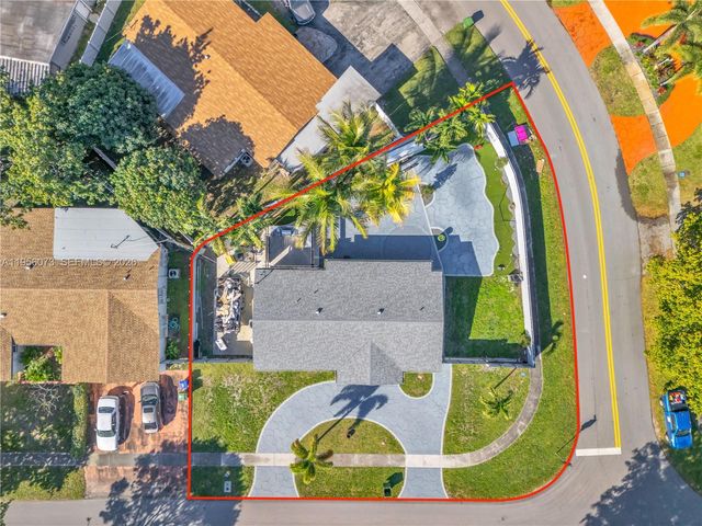 500 SW 64th Pkwy, Pembroke Pines, FL 33023