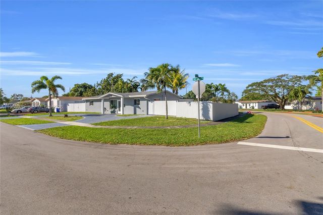 500 SW 64th Pkwy, Pembroke Pines, FL 33023