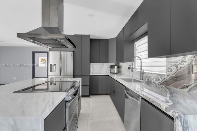 500 SW 64th Pkwy, Pembroke Pines, FL 33023