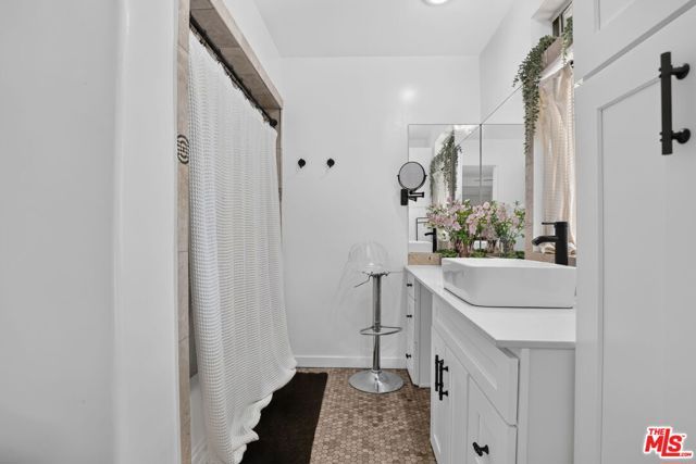 5121 Morella Avenue, Valley Village, CA 91607