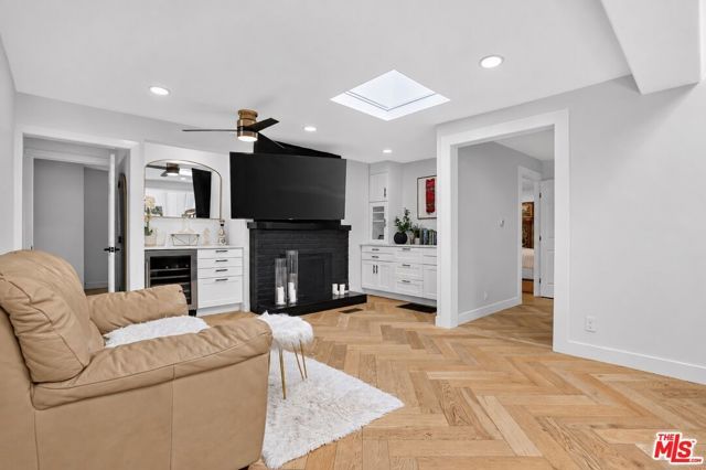 5121 Morella Avenue, Valley Village, CA 91607