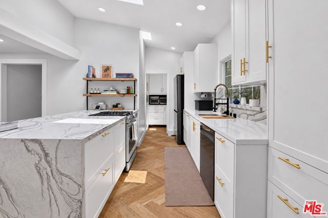 5121 Morella Avenue, Valley Village, CA 91607
